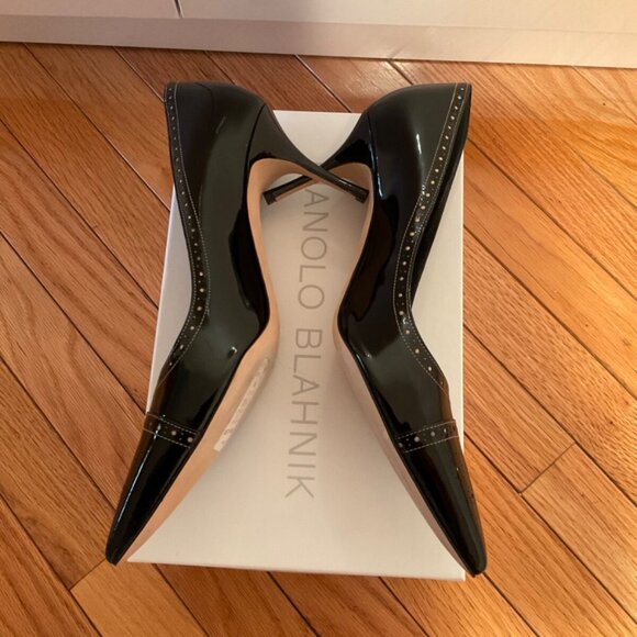 MANOLO BLAHNIK Quitohi Spectator Black Patent Leather Pumps - Picture 12 of 12
